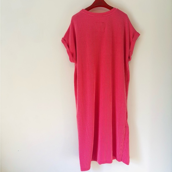Umgee Short-Sleeve Ribbed Midi Dress in Raspberry - Picture 6 of 9